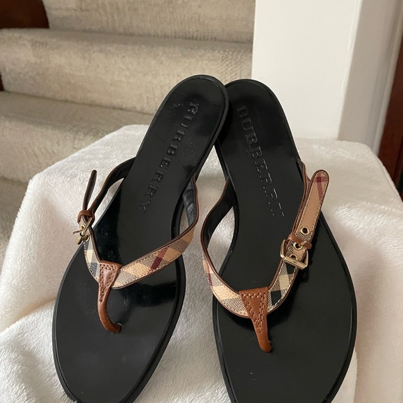 Burberry buckle side sandals - Picture 2 of 2